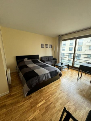 Studio neuf proche de Paris
